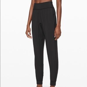 Lululemon NWT black Sun Setter Jogger size 6